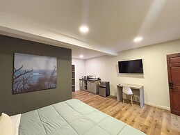 Lora Loca Inn