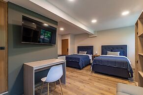 Lora Loca Inn