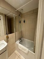 Imperial Hogarth Road Apartment