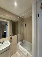 Imperial Hogarth Road Apartment