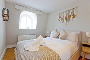 Imperial Hogarth Road Apartment