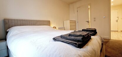 Gym, Free Parking, 25 Mins to Central London