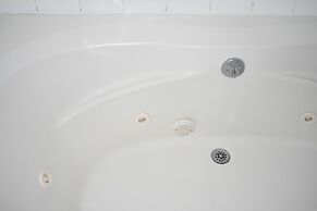 GUEST COTTAGES & SUITES