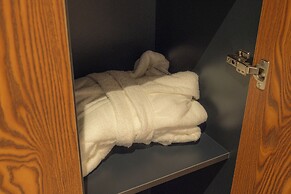 Meridian Plaza by Reikartz