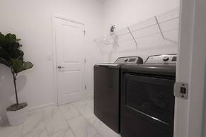 Fantasy Stay in 5 bed at Storey Lake