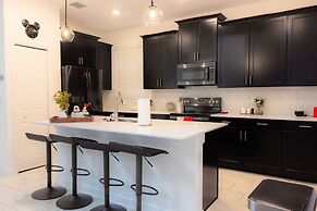 Fantasy Stay in 5 bed at Storey Lake