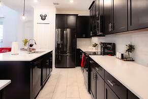 Fantasy Stay in 5 bed at Storey Lake