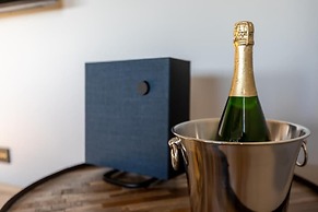 Luxury studios by Like properties