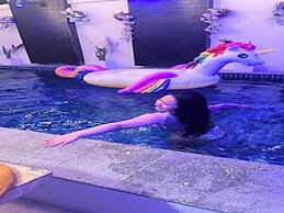 Hunter Hide Pool Villa