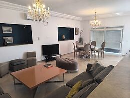 Stylish villa avec parking et piscine