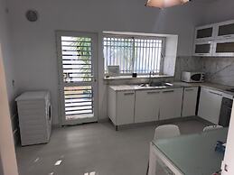 Stylish villa avec parking et piscine