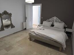 Stylish villa avec parking et piscine