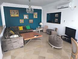 Stylish villa avec parking et piscine