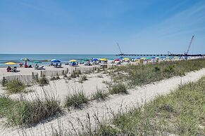 Walk to Ocean: Condo w/ Balcony in Myrtle Beach!