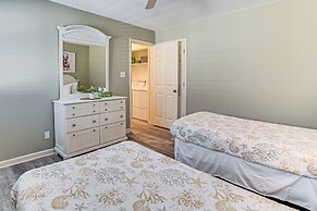 Walk to Ocean: Condo w/ Balcony in Myrtle Beach!