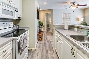 Walk to Ocean: Condo w/ Balcony in Myrtle Beach!