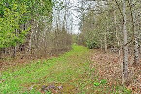 2 Mi to Lake Willoughby: Peaceful Log Cabin!