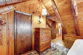 2 Mi to Lake Willoughby: Peaceful Log Cabin!