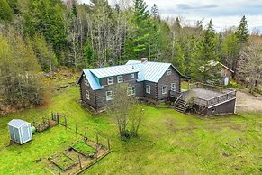 2 Mi to Lake Willoughby: Peaceful Log Cabin!