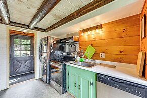2 Mi to Lake Willoughby: Peaceful Log Cabin!