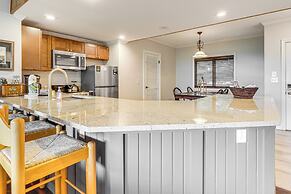 Hike, Swim & Explore: Mtn-view Condo in Gatlinburg