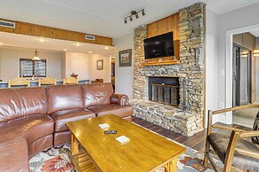 Hike, Swim & Explore: Mtn-view Condo in Gatlinburg