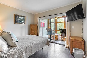 Hike, Swim & Explore: Mtn-view Condo in Gatlinburg