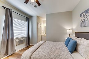 4 Mi to Branson Landing: Resort Condo w/ Balcony