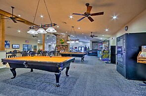 4 Mi to Branson Landing: Resort Condo w/ Balcony