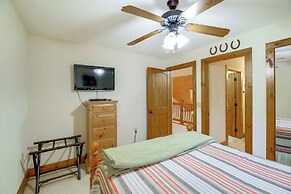 Mountain Condo 2 Mi to Dtwn Banner Elk w/ Views!