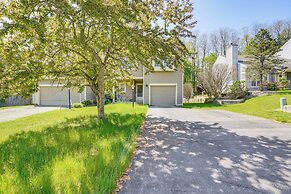 Private Yard & Grill: Quiet Getaway Near Albany!