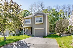 Private Yard & Grill: Quiet Getaway Near Albany!