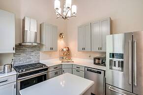 Private Yard & Grill: Quiet Getaway Near Albany!