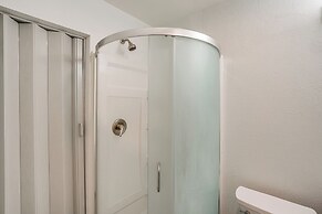 Private Yard & Grill: Quiet Getaway Near Albany!