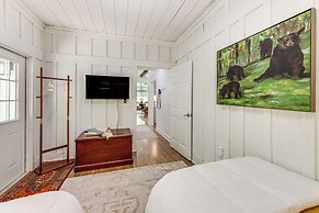 Cottage 3 Mi to Dry Falls: Bring Your Pup!