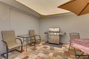 8 Mi to Manatee Park: Cozy Getaway in Lehigh Acres