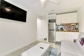 8 Mi to Manatee Park: Cozy Getaway in Lehigh Acres