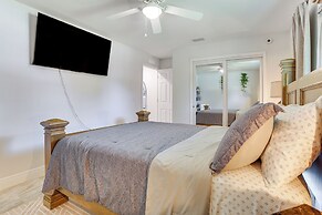 8 Mi to Manatee Park: Cozy Getaway in Lehigh Acres