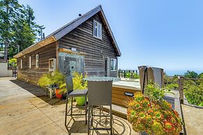 1 Mi to Black Sands Beach: Dreamy Coastal Cottage