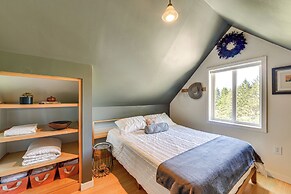 1 Mi to Black Sands Beach: Dreamy Coastal Cottage