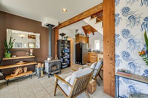 1 Mi to Black Sands Beach: Dreamy Coastal Cottage