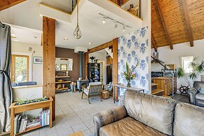 1 Mi to Black Sands Beach: Dreamy Coastal Cottage