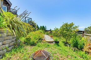 1 Mi to Black Sands Beach: Dreamy Coastal Cottage