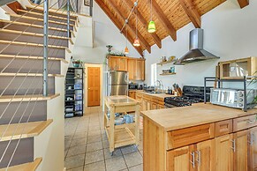 1 Mi to Black Sands Beach: Dreamy Coastal Cottage