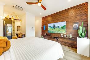 4 Mi to Beach: Chic Condo in Heart of Wilton Drive