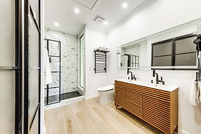 4 Mi to Beach: Chic Condo in Heart of Wilton Drive