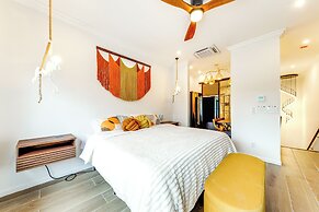 4 Mi to Beach: Chic Condo in Heart of Wilton Drive