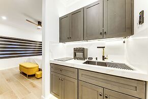 4 Mi to Beach: Chic Condo in Heart of Wilton Drive