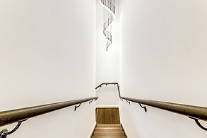 4 Mi to Beach: Chic Condo in Heart of Wilton Drive