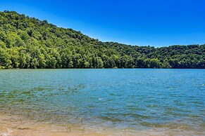 1 Mi to Dale Hollow Lake: Rustic Cabin w/ Deck